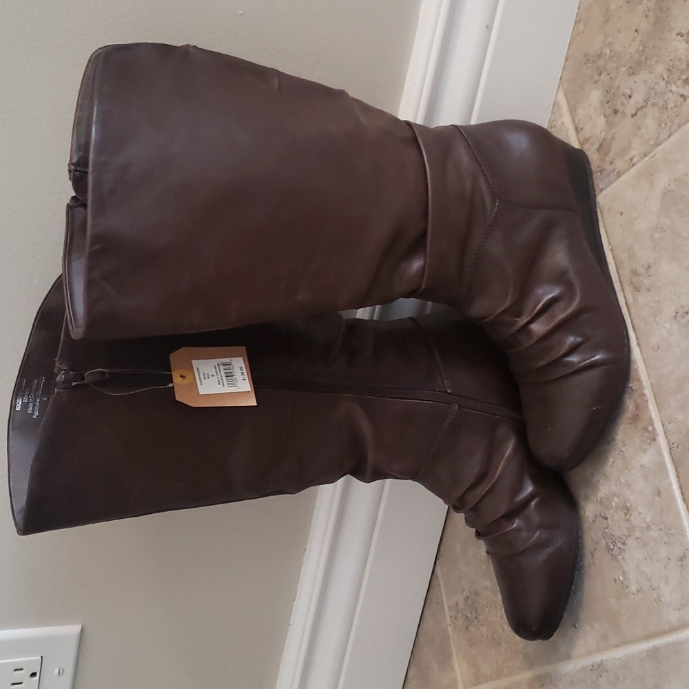 Denver Hayes sz 8 NWT Brown boots